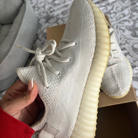 Triple White Yeezy 350 Women’s Size 7 - Picture 2 of 5